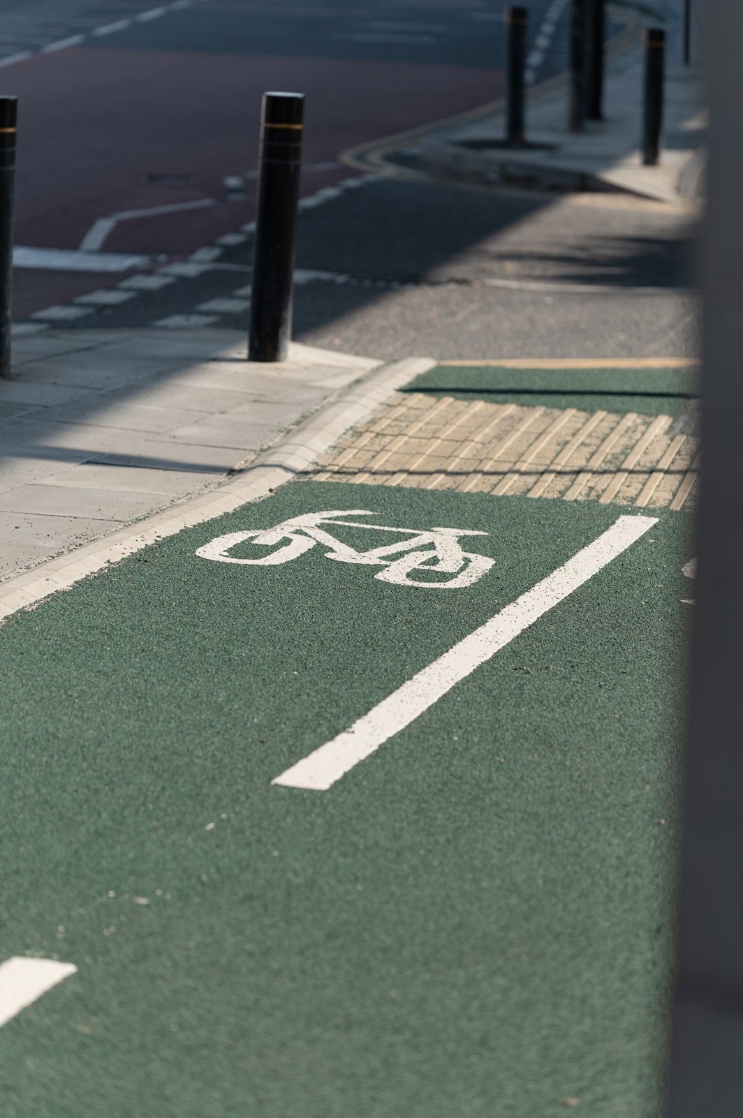 A green bike lane with a painted bike symbol