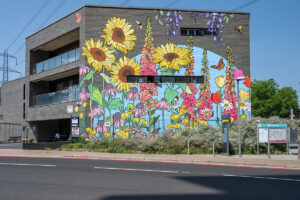 Royal Docks Originals unveils new mural by Graphic Rewilding